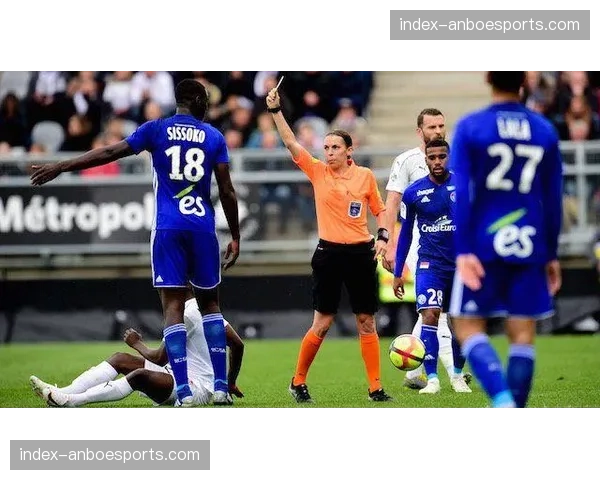 法甲裁判委员会宣布测试新型裁判沟通系统，便于向球员解释判罚