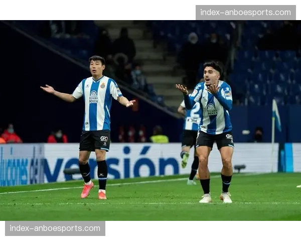 西班牙人迎战比利亚雷亚尔，主队能否凭借主场控球优势遏制对手快速推进？