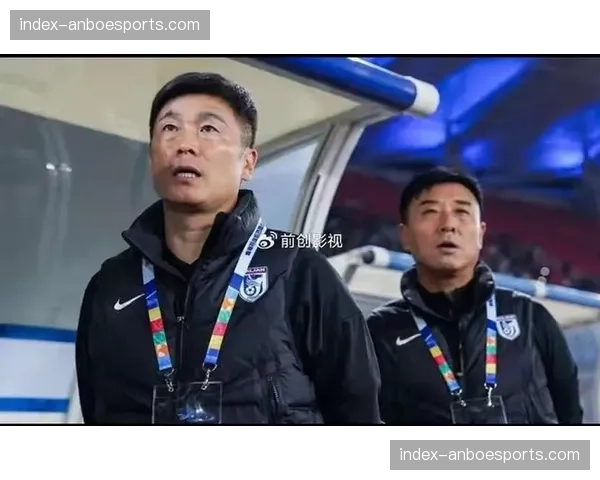 评论员指出:部分球队的“摆大巴”战术已演变为“停大巴” 评论员指出:部分球队的“摆大巴”战术已演变为“停大巴”